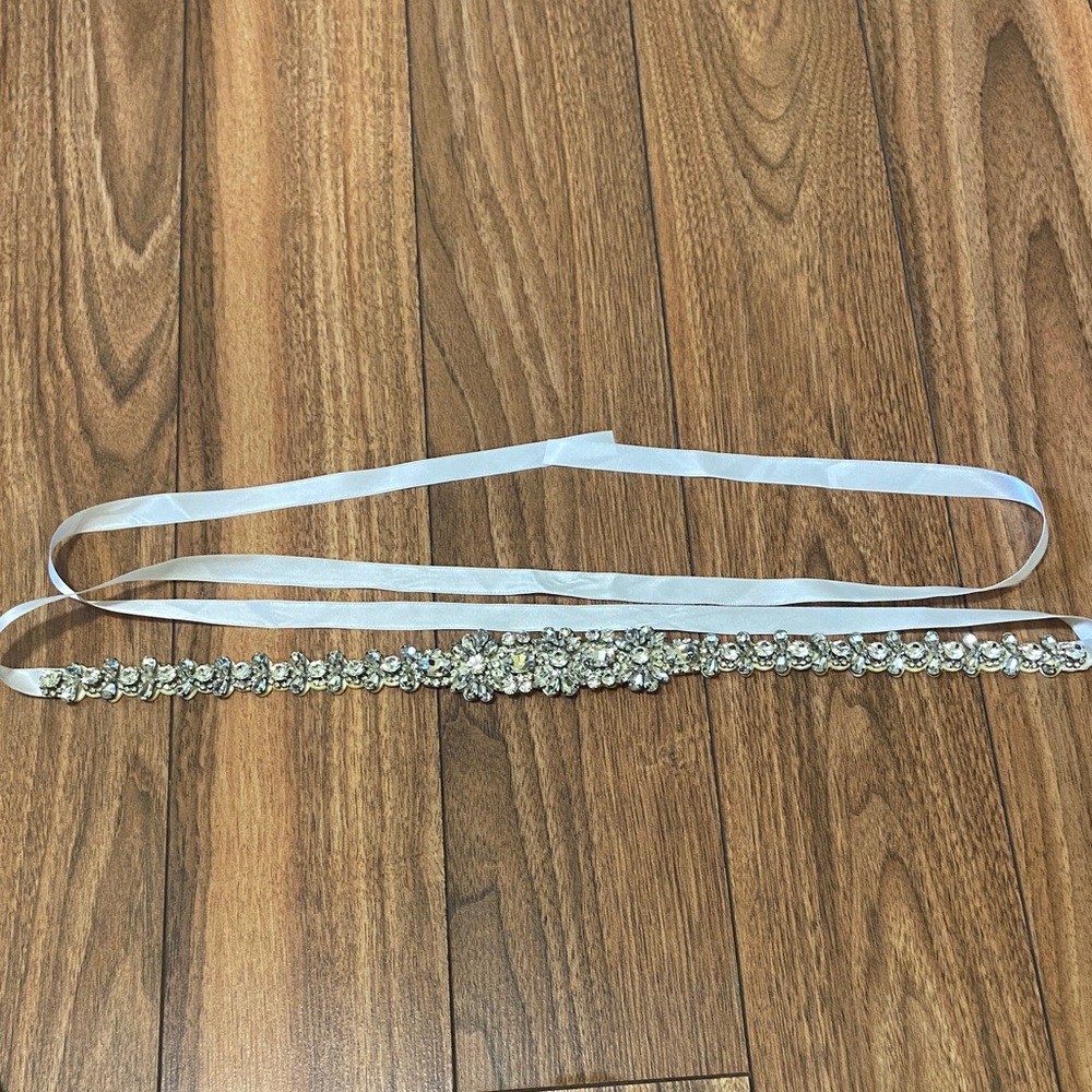 Luluβs Embellished White Satin Ribbon Bridal Sash